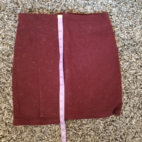 Used burgundy asymmetrical pencil skirt - Picture 4 of 4